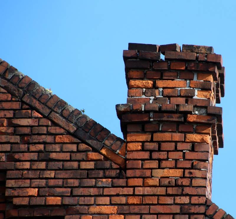 Signs Your Lake Forest Home Needs a Chimney Inspection Damaged chimney on an Lake Forest home showing cracks and missing mortar